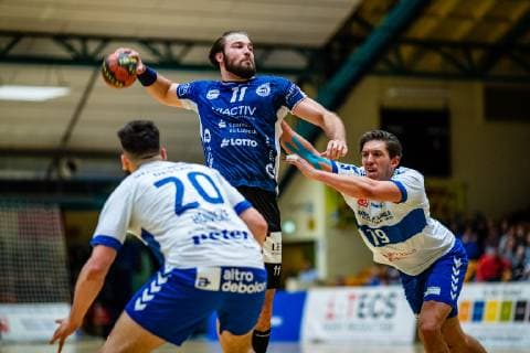 Handball - 2. Bundesliga (Herren), Saison 2018-2019, Dessau-Rosslauer HV 06 - VfL Lübeck-Schwartau (vlr) Jonas Hoenicke 20 (Dessau-Rosslauer HV 06), Markus Hansen 11 (VfL Lübeck-Schwartau), Daniel Schmidt 19 (Dessau-Rosslauer HV 06) waehrend der Saison 2018-2019 in der Handball 2. Bundesliga (Herren) zwischen Dessau-Rosslauer HV 06 und VfL Lübeck-Schwartau in der Anhalt Arena am 17. February 2019 in Bauhausstadt Dessau, Sachsen Anhalt (Saxony Anhalt), Deutschland (Germany)