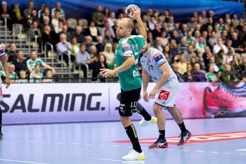 Handball, CL, Skjern Haandbold - HBC Nantes Anders Eggert (7) fra Skjern Haandbold kaster straffekast under Champions League gruppekampen i herrehaandbold mellem Skjern Haandbold og HBC Nantes i Skjern Bank Arena i Skjern, soendag den 17. februar 2019. , Skjern Copyright: MadsxDalegaardx cop106 spdk20190217-185327-L