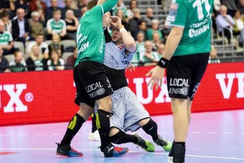Handball, CL, Skjern Haandbold - HBC Nantes Nicolas Tournat (11) fra HBC Nantes (midt) stoeder sammen med Thomas Mogensen (2) fra Skjern Haandbold under Champions League gruppekampen i herrehaandbold mellem Skjern Haandbold og HBC Nantes i Skjern Bank Arena i Skjern, soendag den 17. februar 2019. , Skjern Denmark Copyright: MadsxDalegaardx cop106 spdk20190217-185338-L