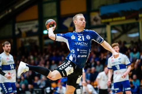 Handball - 2. Bundesliga (Herren), Saison 2018-2019, Dessau-Rosslauer HV 06 - VfL Lübeck-Schwartau Sebastian Damm 21 (VfL Lübeck-Schwartau) beim Wurf waehrend der Saison 2018-2019 in der Handball 2. Bundesliga (Herren) zwischen Dessau-Rosslauer HV 06 und VfL Lübeck-Schwartau in der Anhalt Arena am 17. February 2019 in Bauhausstadt Dessau, Sachsen Anhalt (Saxony Anhalt), Deutschland (Germany)