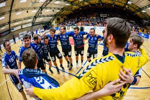 Handball - 2. Bundesliga (Herren), Saison 2018-2019, Dessau-Rosslauer HV 06 - VfL Lübeck-Schwartau VfL Lübeck-Schwartau beim Jubel waehrend der Saison 2018-2019 in der Handball 2. Bundesliga (Herren) zwischen Dessau-Rosslauer HV 06 und VfL Lübeck-Schwartau in der Anhalt Arena am 17. February 2019 in Bauhausstadt Dessau, Sachsen Anhalt (Saxony Anhalt), Deutschland (Germany)