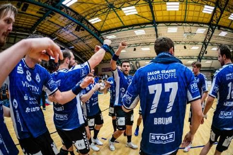 Handball - 2. Bundesliga (Herren), Saison 2018-2019, Dessau-Rosslauer HV 06 - VfL Lübeck-Schwartau VfL Lübeck-Schwartau beim Jubel waehrend der Saison 2018-2019 in der Handball 2. Bundesliga (Herren) zwischen Dessau-Rosslauer HV 06 und VfL Lübeck-Schwartau in der Anhalt Arena am 17. February 2019 in Bauhausstadt Dessau, Sachsen Anhalt (Saxony Anhalt), Deutschland (Germany)
