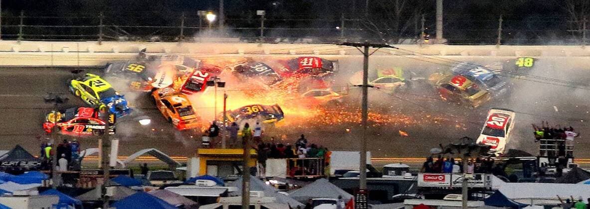 Sport Themen der Woche KW07 Sport Bilder des Tages February 17, 2019 - Daytona Beach, FL, USA - A major crash takes much of the field in the final stage of the Daytona 500, at Daytona International Speedway, Sunday, February 17, 2019. Daytona 500 - ZUMAm67_ 20190217_zaf_m67_092 Copyright: xJoexBurbankx