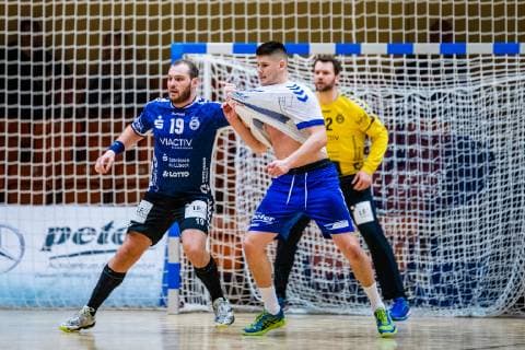 Handball - 2. Bundesliga (Herren), Saison 2018-2019, Dessau-Rosslauer HV 06 - VfL Lübeck-Schwartau Jan Schult 19 (VfL Lübeck-Schwartau), Philip Jungemann 21 (Dessau-Rosslauer HV 06) waehrend der Saison 2018-2019 in der Handball 2. Bundesliga (Herren) zwischen Dessau-Rosslauer HV 06 und VfL Lübeck-Schwartau in der Anhalt Arena am 17. February 2019 in Bauhausstadt Dessau, Sachsen Anhalt (Saxony Anhalt), Deutschland (Germany)