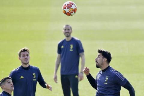 Photo LaPresse - Fabio Ferrari February 19, 2019 Turin, Italy soccer Juventus fc session training day before Atletico Madrid vs Juventus Fc - Uefa Champions In the pic:Sami Khedira (Juventus F.C.);  Copyright: xFabioxFerrari LaPressex