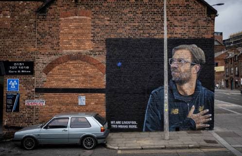 Liverpool , 19.02.2019 FC Liverpool: Straßenkünstler verewigt Trainer Jürgen Klopp auf Backsteinwand FC Liverpool - FC Bayern München