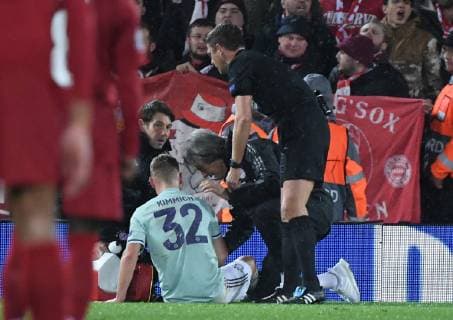 19.02.2019, xkvx, Fussball UEFA Champions League, FC Liverpool - FC Bayern Muenchen emspor, v.l. Joshua Kimmich (FC Bayern Muenchen) Behandlung (DFL DFB REGULATIONS PROHIBIT ANY USE OF PHOTOGRAPHS as IMAGE SEQUENCES and or QUASI-VIDEO) Liverpool