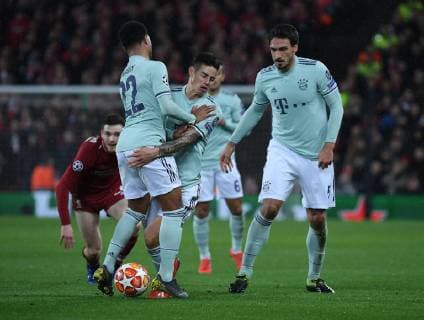 19.02.2019, xkvx, Fussball UEFA Champions League, FC Liverpool - FC Bayern Muenchen emspor, v.l. Serge Gnabry (FC Bayern Muenchen), James Rodriguez (FC Bayern Muenchen), Mats Hummels (FC Bayern Muenchen) (DFL DFB REGULATIONS PROHIBIT ANY USE OF PHOTOGRAPHS as IMAGE SEQUENCES and or QUASI-VIDEO) Liverpool