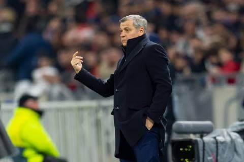 Lyon, Frankreich, 19.02.2019, UEFA Champions League - 2018 19 Season, Viertelfinale, Olympique Lyon - FC Barcelona Barca Trainer Bruno Genesio (OLY) gestikuliert, gestik ( DeFodi053