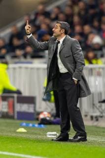 Lyon, Frankreich, 19.02.2019, UEFA Champions League - 2018 19 Season, Viertelfinale, Olympique Lyon - FC Barcelona Barca Trainer Ernesto Valverde (FCB) gestikuliert, gestik ( DeFodi053