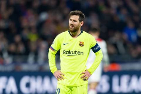 Sport Bilder des Tages Lyon, Frankreich, 19.02.2019, UEFA Champions League - 2018 19 Season, Viertelfinale, Olympique Lyon - FC Barcelona Barca Lionel Messi (FCB) schaut ( DeFodi053