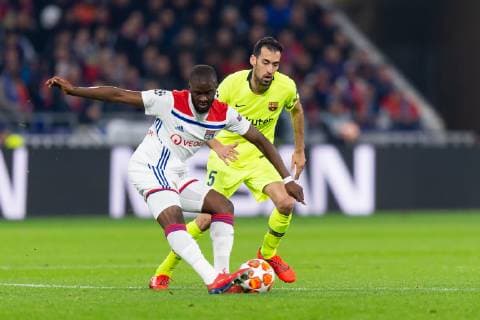 Lyon, Frankreich, 19.02.2019, UEFA Champions League - 2018 19 Season, Viertelfinale, Olympique Lyon - FC Barcelona Barca Tanguy Ndombele (OLY) und Sergio Busquets (FCB) im Zweikampf ( DeFodi053