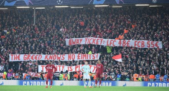 19.02.2019, xkvx, Fussball UEFA Champions League, FC Liverpool - FC Bayern Muenchen emspor, v.l. Fanplakate Ticketpreise 48 pfund, bei liverpool, bayern 55euro (DFL DFB REGULATIONS PROHIBIT ANY USE OF PHOTOGRAPHS as IMAGE SEQUENCES and or QUASI-VIDEO) Liverpool