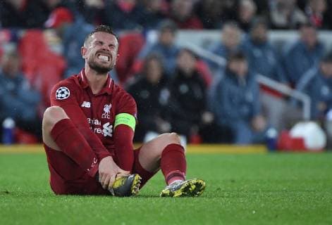 19.02.2019, xkvx, Fussball UEFA Champions League, FC Liverpool - FC Bayern Muenchen emspor, v.l. Jordan Henderson (FC Liverpool) verletzt, Verletzung, (DFL DFB REGULATIONS PROHIBIT ANY USE OF PHOTOGRAPHS as IMAGE SEQUENCES and or QUASI-VIDEO) Liverpool