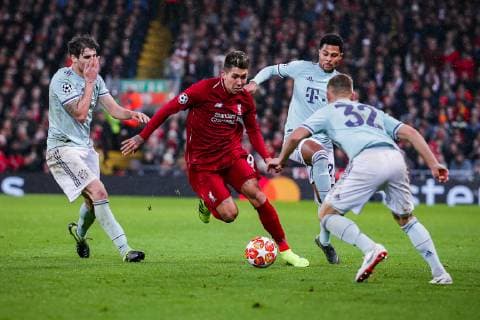 v. li. im Zweikampf ÊJavi Martinez (FC Bayern Muenchen), Roberto Firmino (FC Liverpool), Serge Gnabry (FC Bayern Muenchen) und Joshua Kimmich (FC Bayern Muenchen) GER, UEFA Champions League, Achtelfinale, FC Liverpool - FC Bayern Muenchen, 19.02.2019 Liverpool Copyright: xTomxWellerx xEibner-Pressefotox EP_twr