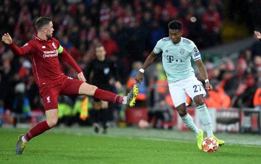 FUSSBALL CHAMPIONS LEAGUE SAISON 2018 2019 ACHTELFINAL HINSPIEL FC Liverpool - FC Bayern Muenchen 19.02.2019 Jordan Henderson (li, FC Liverpool) gegen David Alaba (re, FC Bayern Muenchen)