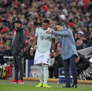 19.02.2019, Fussball UEFA Champions League 2018 2019, Achtelfinale, FC Liverpool - FC Bayern München, Anfield Stadium in Liverpool (England), v.li: David Alaba (FC Bayern München), Trainer Niko Kovac (FC Bayern München).