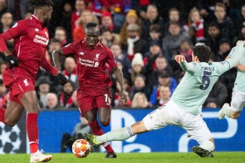 Sadio Mane of Liverpool FC, Mats Hummels of FC Bayern Munchen during the UEFA Champions League round of 16 match between Liverpool FC and Bayern Munich at Anfield on February 19, 2019 in Liverpool, United Kingdom UEFA Champions League 2018 2019 xVIxVIxImagesx xTomxBodexMultimediaxIVx 13681160