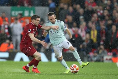 l-r: im Zweikampf, Aktion, mit James Milner 7 (Liverpool FC) und Franck Ribery 7 (FC Bayern Muenchen), Liverpool FC vs. FC Bayern Muenchen, Fussball, Champions League, Achtelfinale, 19.02.2019 Liverpool Liverpool England