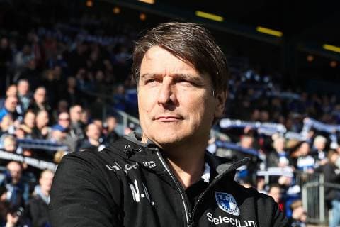 Trainer Michael Oenning (1. FC Magdeburg) - 2. Fussball Bundesliga Saison 2018-2019 Punktspiel Arminia Bielefeld vs. 1. FC Magdeburg in der Schüco Arena in Bielefeld - Deutschland, Fussball, Mann, Maenner,17.02.2019 Gemäß den Vorgaben der DFL Deutsche Fußball Liga ist es untersagt, in dem Stadion und oder vom Spiel angefertigte Fotoaufnahmen in Form von Sequenzbildern und oder videoaehnlichen Fotostrecken zu verwerten bzw. verwerten zu lassen. DFL regulations prohibit any use of photographs as image sequences and or quasi-video.