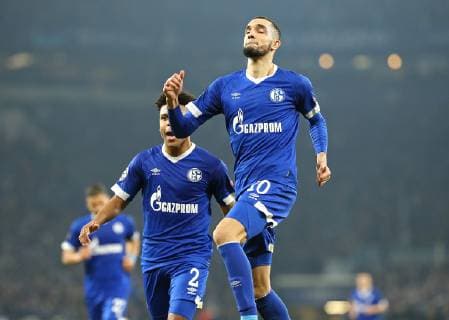 20.02.2019, Fussball UEFA Champions League 2018 2019, Achtelfinale, FC Schalke 04 - Manchester City, in der VELTINS-Arena Gelsenkirchen. Jubel (L-R) Weston McKennie (Schalke) und Torschütze Nabil Bentaleb (Schalke) zum Tor zum 1:1 per Foulelfmeter
