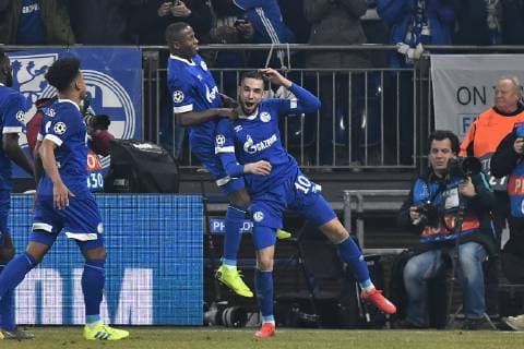 Sport Bilder des Tages GER, CL, FC Schalke 04 vs Manchester City 20.02.2019, Veltins-Arena, Gelsenkirchen, GER, CL, FC Schalke 04 vs Manchester City, DFL regulations prohibit any use of photographs as image sequences and or quasi-video im Bild Nabil Bentaleb ( 10, FC Schalke 04) jubelt nach seinem Tor zum 2:1 mit Hamza Mendyl ( 3, FC Schalke 04)