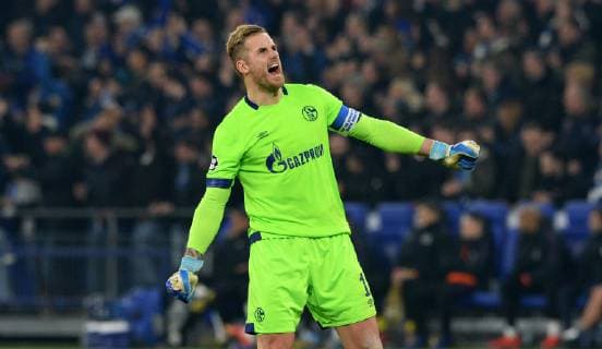 Fussball, UEFA Champions League, Herren, Saison 2018 2019, Achtelfinale, Hinspiel, VELTINS Arena Gelsenkirchen: FC Schalke 04, S04 (blau) - Manchester City (hellblau); Jubel Ralf Fährmann (S04) nach dem verwandelten Elfmeter von Nabil Bentaleb (S04) zum 2:1. Jubel, Freude, Aktion. UEFA REGULATIONS PROHIBIT ANY USE OF PHOTOGRAPHS AS IMAGE SEQUENCES AND OR QUASI-VIDEO.