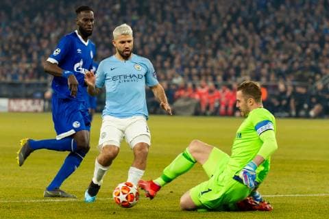 Gelsenkirchen, Germany, 20.02.2019, UEFA Champions League - 2018 19 Season, Achtelfinale, FC Schalke 04 - Manchester City, Salif Sane (S04), Sergio Agueero (Manchester City) und Torwart Ralf Faehrmann (S04) im zweikampf, battle for the ball ( DeFodi001
