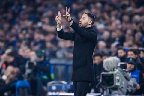 20.02.2019, xkvx, Fußball UEFA Champions League, FC Schalke 04 - Manchester City emspor, v.l. Trainer Domenico Tedesco (S04 - Schalke 04) gibt Anweisung, gestikuliert, mit den Armen gestikulieren, gives instructions, gesticulate (DFL DFB REGULATIONS PROHIBIT ANY USE OF PHOTOGRAPHS as IMAGE SEQUENCES and or QUASI-VIDEO) Gelsenkirchen