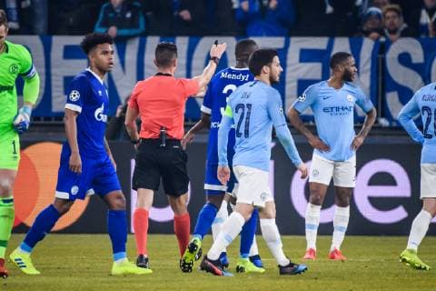 20.02.2019, xkvx, Fußball UEFA Champions League, FC Schalke 04 - Manchester City emspor, v.l. Referee Carlos Del Cerro Grande (UEFA) gibt Anweisung, gestikuliert, mit den Armen gestikulieren, gives instructions, gesticulate give the Penalty gibt den Elfmeter Video Referee Videoschiedsrichter (DFL DFB REGULATIONS PROHIBIT ANY USE OF PHOTOGRAPHS as IMAGE SEQUENCES and or QUASI-VIDEO) Gelsenkirchen