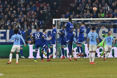 GER, CL, FC Schalke 04 vs Manchester City 20.02.2019, Veltins-Arena, Gelsenkirchen, GER, CL, FC Schalke 04 vs Manchester City, DFL regulations prohibit any use of photographs as image sequences and or quasi-video im Bild Leroy Sane ( 19, Manchester City) macht das Tor zum 2:2