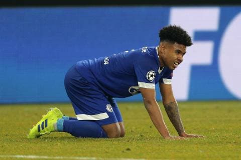 Weston McKennie (Schalke) kniet angeschlagen auf dem Feld beim Spiel FC Schalke 04 vs. Manchester City, Fussball, Champions League, Achtelfinale, 20.02.2019 FC Schalke 04 vs. Manchester City, Fussball, Champions League, Achtelfinale, 20.02.2019 Gelsenkirchen Copyright: xEIBNER MarioxHommesx EP_MHS