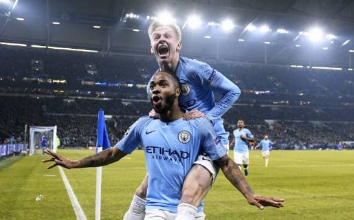 Fussball, UEFA Champions League, Herren, Saison 2018 2019, Achtelfinale, Hinspiel, VELTINS Arena Gelsenkirchen: FC Schalke 04, S04 (blau) - Manchester City (hellblau) 2:3; Jubel Raheem Sterling (MAC) nach seinem Tor zum 2:3, zusammen mit Oleksandr Zinchenko (MAC). Jubel, Freude, Aktion. UEFA REGULATIONS PROHIBIT ANY USE OF PHOTOGRAPHS AS IMAGE SEQUENCES AND OR QUASI-VIDEO.