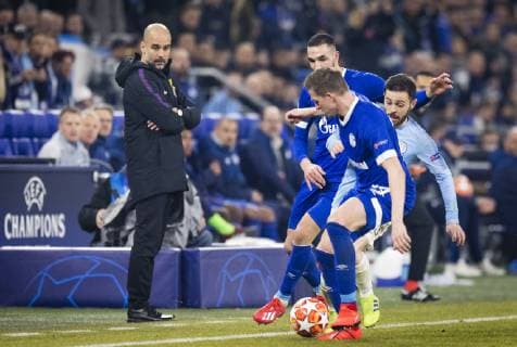 Gelsenkirchen, 20.02.2019 Trainer Pep Guardiola (City), Bastian Oczipka (S04), Bernardo Silva (City) FC Schalke 04 - Manchester City