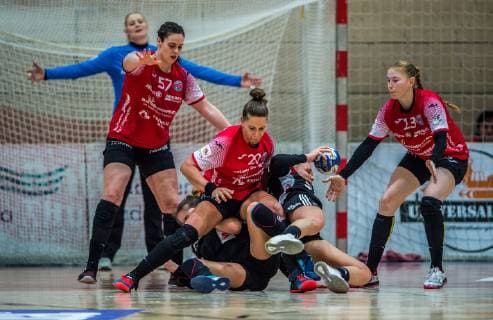 20-02-2019 Bad Langensalza Handball - Bundesliga Frauen Saison 2018-2019 THC Erfurt Bad Langensalza : HSG Bensheim Auerbach Chaos vor dem Thüringer Tor. v.l.Josephine Huber 57 (Thueringer HC),unten Merel Freriks 20 ( HSG Bensheim Auerbach ),Emily Bölk 20(Thueringer HC ),Simone Spur Petersen 13 ( HSG Bensheim Auerbach )und Meike Schmelzer 13(Thueringer HC)