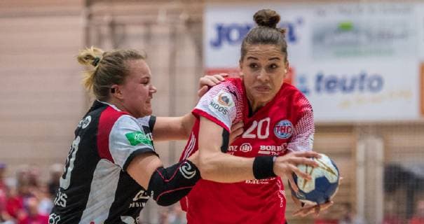 20-02-2019 Bad Langensalza Handball - Bundesliga Frauen Saison 2018-2019 THC Erfurt Bad Langensalza : HSG Bensheim Auerbach v.l.Caroline Thomas 10 ( HSG Bensheim Auerbach ) und Emily Bölk 20(Thueringer HC )