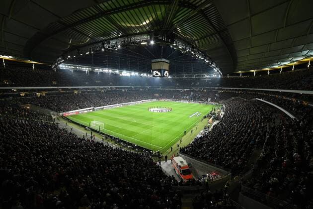 21.02.2019, xmhx, Fussball UEFA Europa League, Eintracht Frankfurt - Schachtar Donezk emspor, v.l. Stadion vor dem Spielbeginn, Choreographie ist von den Ultras zerstört, Stadion voll direkt vor Anpfiff (DFL DFB REGULATIONS PROHIBIT ANY USE OF PHOTOGRAPHS as IMAGE SEQUENCES and or QUASI-VIDEO) Frankfurt am Main