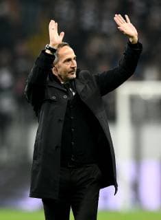 21.02.2019, xfux, Fussball UEFA Europa League, Eintracht Frankfurt - Schachtar Donezk, emspor, v.l. Trainer Adolf Adi Huetter (Eintracht Frankfurt) jubeln jubelt nach Spielende. (DFL DFB REGULATIONS PROHIBIT ANY USE OF PHOTOGRAPHS as IMAGE SEQUENCES and or QUASI-VIDEO) Frankfurt am Main