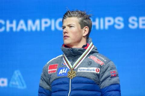 Nordische Ski WM in Seefeld, Langlauf Sprint Herren, Siegerehrung NORDIC SKIING - FIS Nordic World Ski Championships Seefeld 2019 SEEFELD,AUSTRIA,22.FEB.19 - NORDIC SKIING, CROSS COUNTRY SKIING - FIS Nordic World Ski Championships, medal plaza, award ceremony, sprint, men. Image shows Johannes Hoesflot Klaebo (NOR). Keywords: medal. GEPAxpictures xCh.xKelemen
