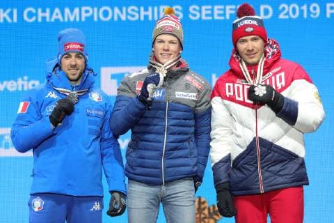 Nordische Ski WM in Seefeld, Langlauf Sprint Herren, Siegerehrung TYROL, AUSTRIA - FEBRUARY 22, 2019: Silver medallist Federico Pellegrino of Italy (L), gold medal winner Johannes Hoesflot Klaebo of Norway (C), and bronze medallist Gleb Retivykh of Russia show their medals during the victory ceremony for the men s 1.6km sprint free final at the 2019 FIS Nordic World Ski Championships in Seefeld, Tyrol, Austria. Sergei Bobylev TASS  TS0A1F9E