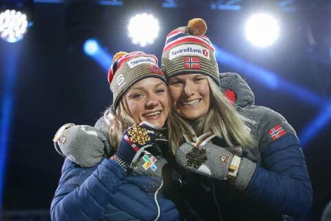 Nordische Ski WM in Seefeld, Langlauf Sprint Damen, Siegerehrung NORDIC SKIING - FIS Nordic World Ski Championships Seefeld 2019 SEEFELD,AUSTRIA,22.FEB.19 - NORDIC SKIING, CROSS COUNTRY SKIING - FIS Nordic World Ski Championships, medal plaza, award ceremony, sprint, ladies. Image shows Maiken Caspersen Falla (NOR) and Mari Eide (NOR). Keywords: medal.. GEPAxpictures xChristianxWalgram