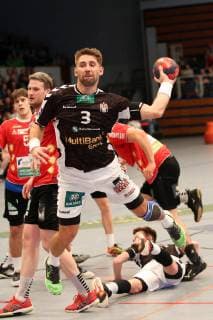 Handball 2.Handball Bundesliga 2018 2019 - Handball Sportverein Hamburg vs. HC Rhein Vikings Bennet Johnen (HC Rhein Vikings),Stefan Schröder (Handball Sportverein Hamburg),erfolgreicher Torwurf, Sporthalle Hamburg Hamburg