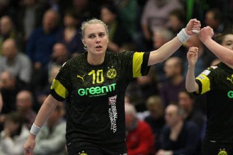 Hildigunnur Einarsdottir ( Dortmund ) klatscht ab, Handball - 1.Bundesliga Frauen Handball - Borussia Dortmund vs. Bayer 04 Leverkusen, Herdecke , Sporthalle Bleichstein, 22.02.2019 , Herdecke Sporthalle Bleichstein NRW Deutschland