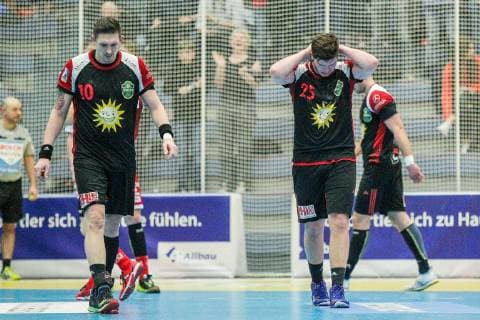 v.l. Lukasz Gierak (Luebbecke 10) und Moritz Schade (Luebbecke 25) stehen nach dem Spiel enttaeuscht auf dem Feld beim Spiel TUSEM Essen vs. TuS N-Luebbecke, Handball, 2. Bundesliga, 22.02.2019 TUSEM Essen vs. TuS N-Luebbecke, Handball, 2. Bundesliga, 22.02.2019 Essen Copyright: xEIBNER MarioxHommesx EP_MHS