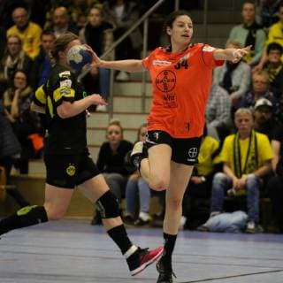Joanna Rode ( Leverkusen ) beim Wurf, Handball - 1.Bundesliga Frauen Handball - Borussia Dortmund vs. Bayer 04 Leverkusen, Herdecke , Sporthalle Bleichstein, 22.02.2019 , Herdecke Sporthalle Bleichstein NRW Deutschland