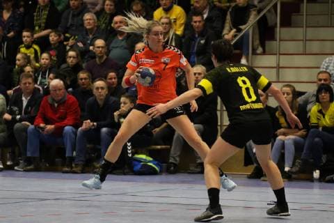 links, Mia Zschocke ( Leverkusen ) und Anne Müller ( Dortmund ), Handball - 1.Bundesliga Frauen Handball - Borussia Dortmund vs. Bayer 04 Leverkusen, Herdecke , Sporthalle Bleichstein, 22.02.2019 , Herdecke Sporthalle Bleichstein NRW Deutschland