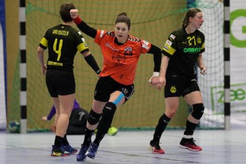 v.l. Alina Grijseels ( Dortmund ), Jennifer Rode ( Leverkusen ) jubelnd und Harma van Kreij ( Dortmund ), Handball - 1.Bundesliga Frauen Handball - Borussia Dortmund vs. Bayer 04 Leverkusen, Herdecke , Sporthalle Bleichstein, 22.02.2019 , Herdecke Sporthalle Bleichstein NRW Deutschland