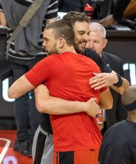 San Antonio Spurs center Pau Gasol (R) greets his brother Toronto Raptors center Marc Gasol before the start of the NBA Basketball Herren USA basketball game between San Antonio Spurs and Toronto Raptors at Air Canada Centre, in Toronto, Canada, 22 February 2019. San Antonio Spurs at Toronto Raptors !ACHTUNG: NUR REDAKTIONELLE NUTZUNG!  Copyright: xWARRENxTODAx AME7626 20190223-636864923887120319