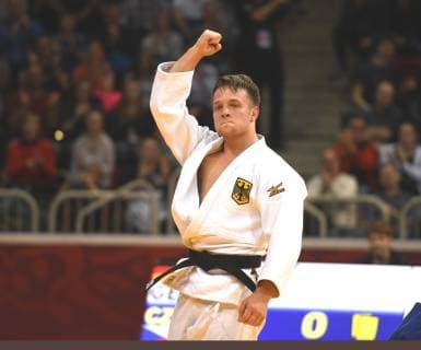 Judo, Düsseldorf Grand Slam 23.02.2019 , Männer bis 81 KG, Runde 2, Timo Cavelius (GER in Weiß) jubelt nach Sieg gegen Petr IVAN (CZE) *** Judo Düsseldorf Grand Slam 23 02 2019 Men up to 81 KG Round 2 Timo Cavelius GER in White cheers after winning against Petr IVAN CZE HM