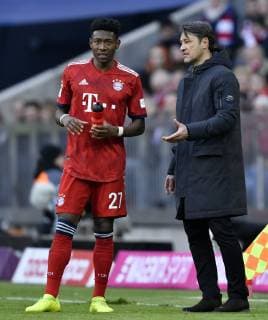 Trainer Coach Niko Kovac FC Bayern München FCB am Spielfeldrand Gestik, Geste im Gespräch Diskussion mit David Alaba FC Bayern München FC Bayern München FCB vs Hertha BSC Berlin 23.02.2019 DFL REGULATIONS PROHIBIT ANY USE OF PHOTOGRAPHS AS IMAGE SEQUENCES AND OR QUASI-VIDEO FC Bayern München FCB vs Hertha BSC Berlin